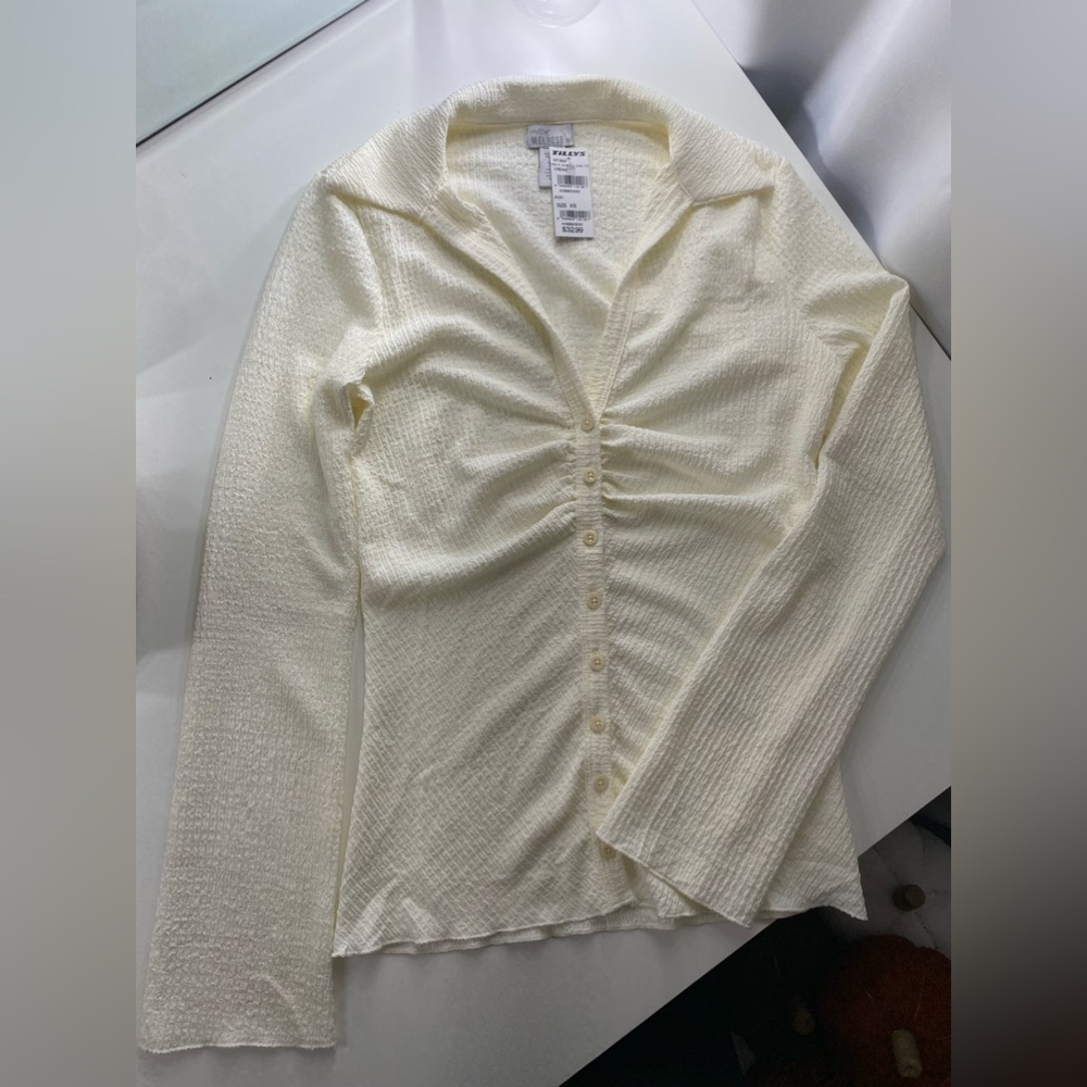 Button Up Top - Picture 2 of 6